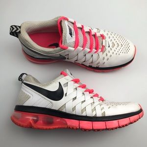 Nike Fingertrap Hyper Punch